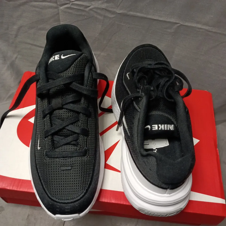 BOXED NIKE W UPLIFT SC WOMEN'S RUNNING SHOES – BLACK/WHITE, UK 5.5 (US 8)