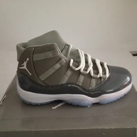 NIKE AIR JORDAN 11 RETRO UK 6 BOXED