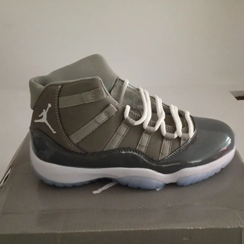 NIKE AIR JORDAN 11 RETRO UK 6 BOXED