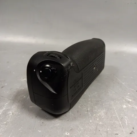 NIKON MB-D10 MULTI POWER BATTERY PACK