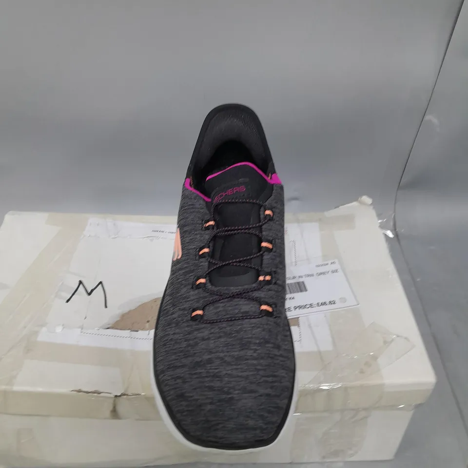 UNBOXED PAIR OF SKETCHERS SUMMIT SLIP ON TRAINER GREY SIZE 4