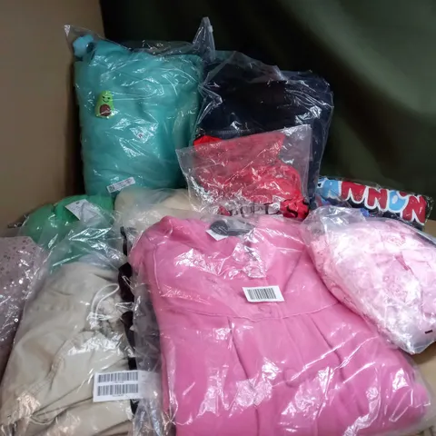 LARGE QUANTITY OF ASSORTED BAGGED CLOTHING TO INCUDE BOOHOO, H&M AND WEEKEND OFFENDER