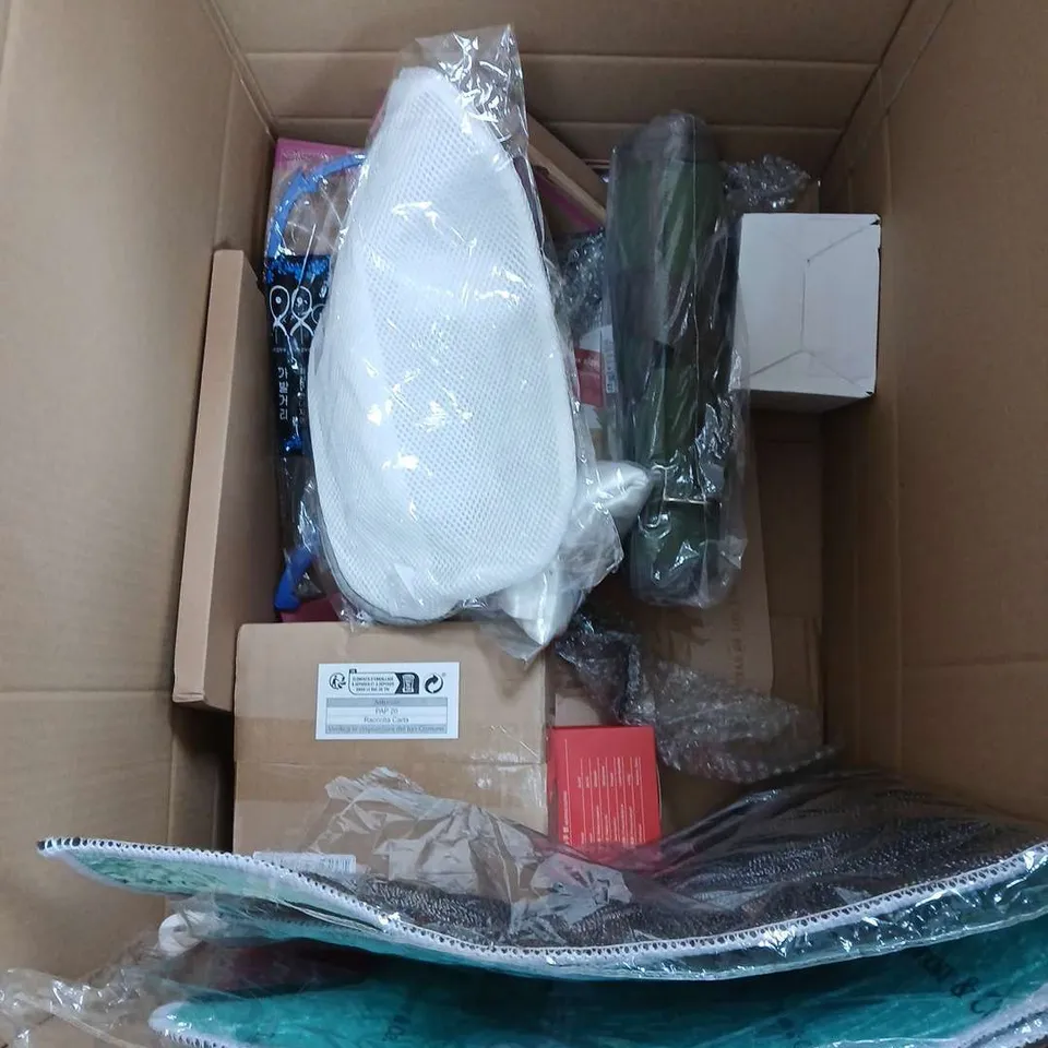 LARGE BOX OF APPROXIMATELY 12 ASSORTED ITEMS TO INCLUDE - SET OF 2 OMBRE WINE GLASSES - JUMBO GIFT BOX - EUROLITE SOCKET - ETC