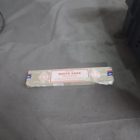 APPROXIMATELY 20 HOUSEHOLD ITEMS INCLUDING WHITE SAGE INCENSE , MULTI COLOURED BULL DOG CLIPS AND CLASSIC FACE MASK