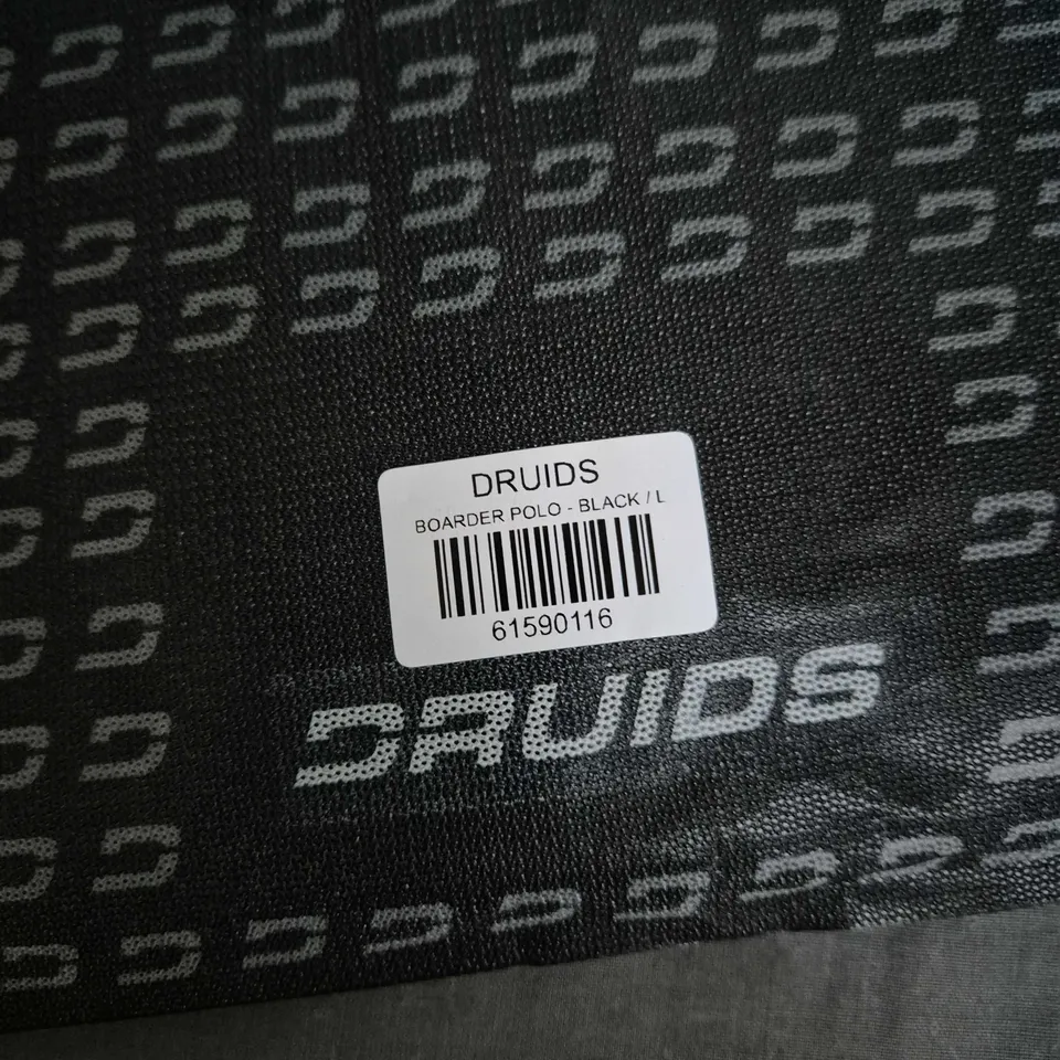 BAGGED DRUIDS BOARDER POLO – BLACK, SIZE L 