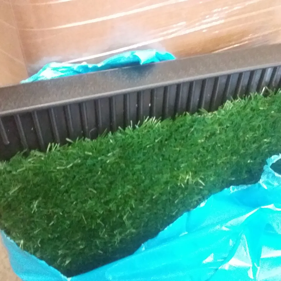 PALLET OF ASSORTED ITEMS INCLUDING BIKE HAND CLAMP STAND, BOXED FENCE, BLACK SPORTS BAG, GOLF PRACTICE SET WITH FAKE GRASS SECTION