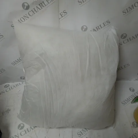 LOT OF 4 CUSHIONS 