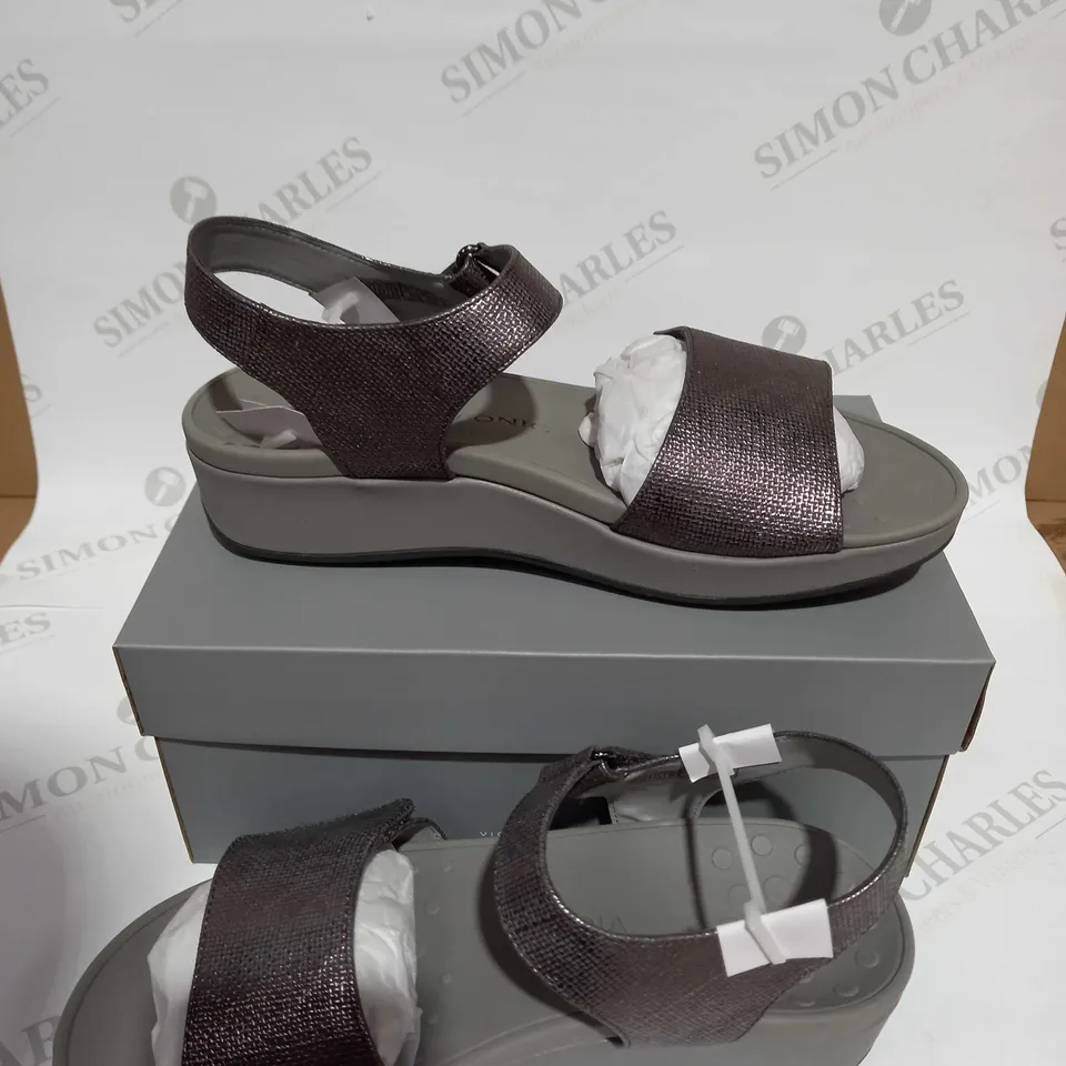 VIONIC RAZ SANDAL GUNMETAL - SIZE 9