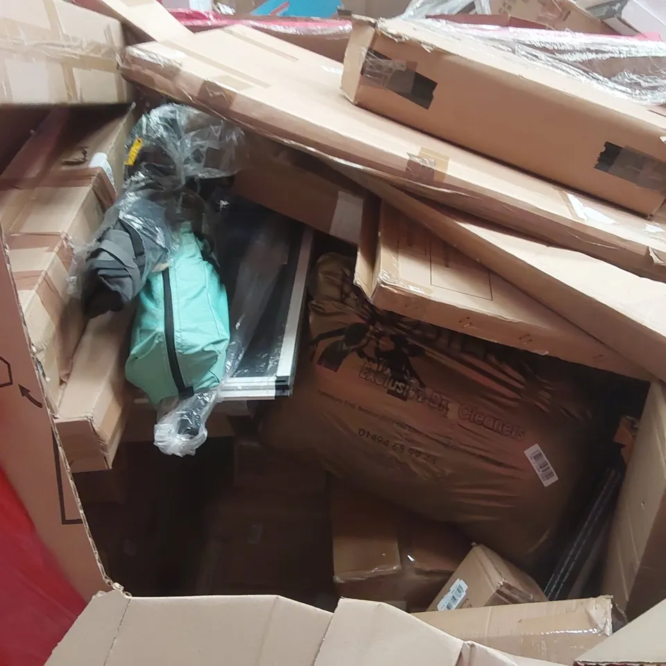 PALLET OF ASSORTED ITEMS INCLUDING: VACUUM STAND, MULTI GYM, PULL-UP BAR, MATS ECT