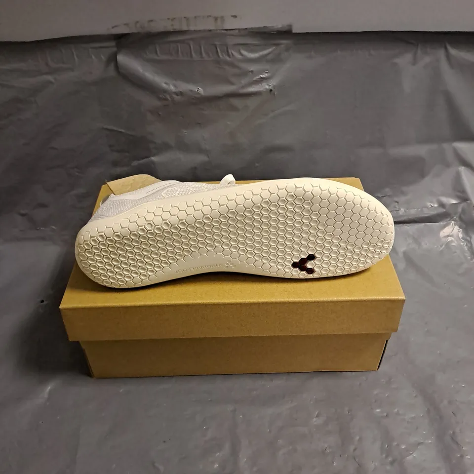BOXED PAIR OF VIVO BAREFOOT PRIMUS LITE KNIT SHOES IN BRIGHT WHITE SIZE UK 5
