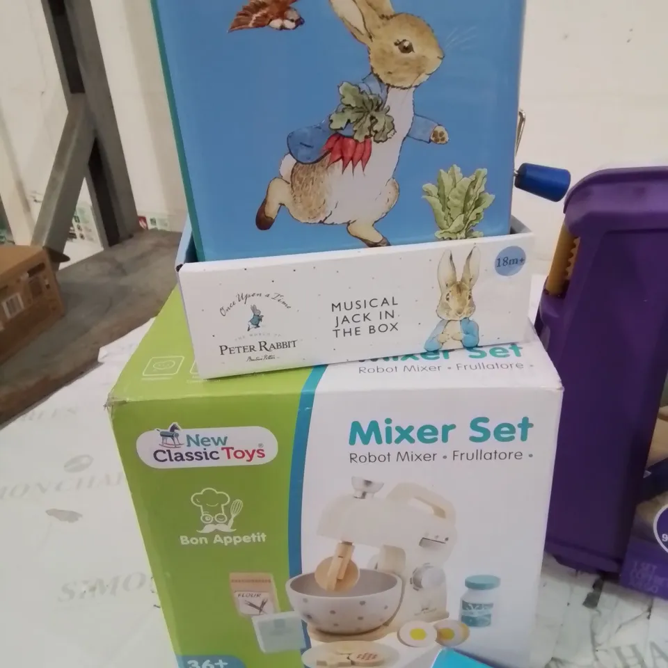 BOX CONTAINING APPROXIMATELY 10 TOYS TO INCLUDE:MIXER SET, PETER RABBIT JACK IN A BOX, KINETIC SAND, BABY BORN, CHESS SET , POKEMON CARDS ETC.