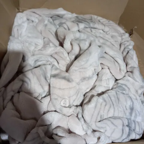 COZEE HOME MARBLE SWIRL VELVETSOFT DUVET SET