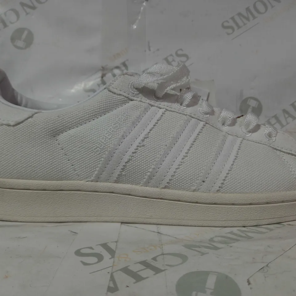 BOXED PAIR OF ADIDAS SUPERSTAR SHOES IN WHITE UK SIZE 7.5