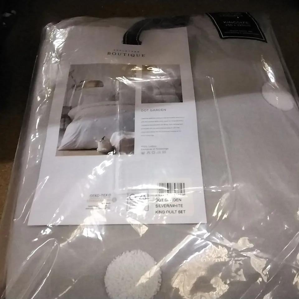 BOXED BURKS DUVET COVER SET SILVER/WHITE