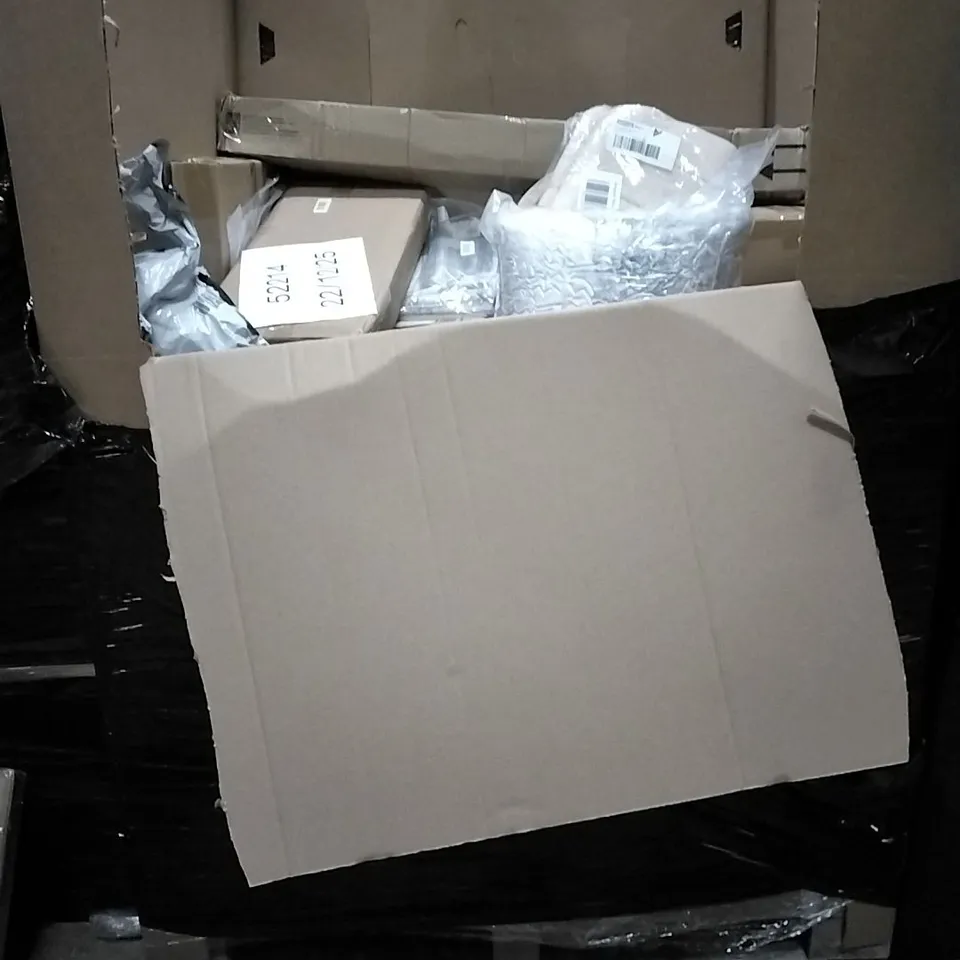 PALLET OF HOUSEHOLD ITEMS TO INCLUDE FROSTED BERRY AND PINECONE GARLAND, JUICER, SEAT AND TABLE ACCESSORIES, BED RAIL AND OTHER ASSORTED ITEMS...