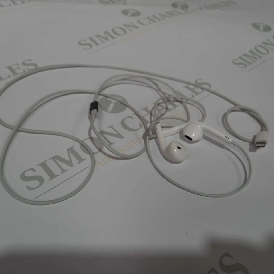 APPLE WIRED HEADPHONES WITH REMOTE AND MIC