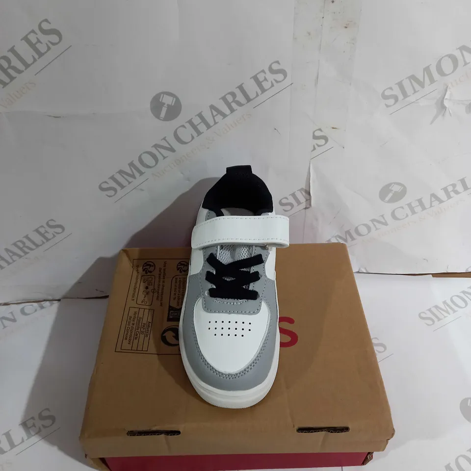 BOXED PAIR OF KIDS TRAINERS VELCRO WHITE AND GREY SIZE 26