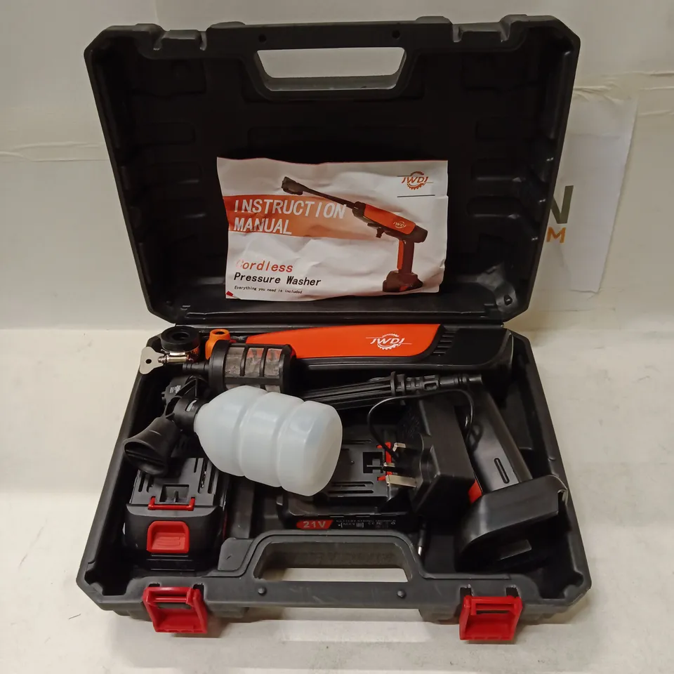 CORDLESS PRESSURE WASHER KIT IN CASE