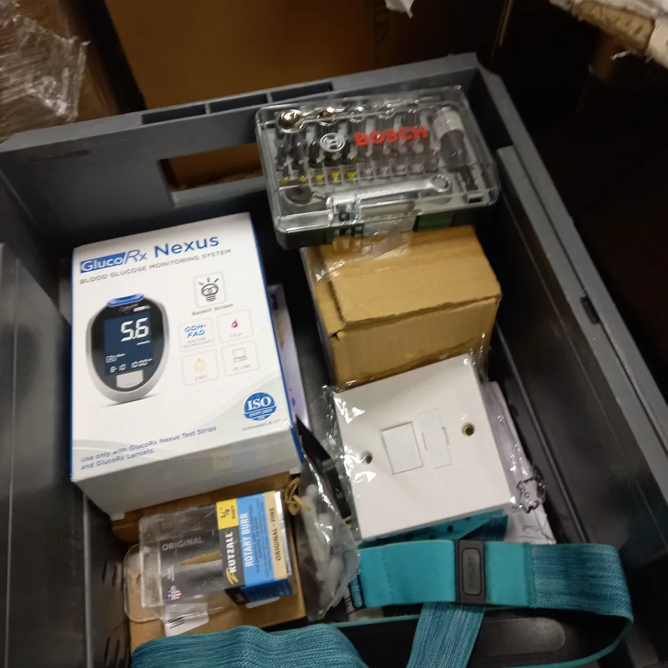 ASSORTED HOUSEHOLD ITEMS 