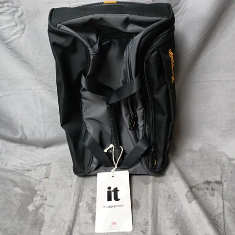 IT LUGGAGE DUO-TONE PEWTER/BLACK TROLLEY BAG