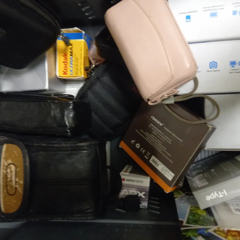 LOT OF APPROXIMATELY 15 ASSORTED CAMERAS & ACCESSORIES