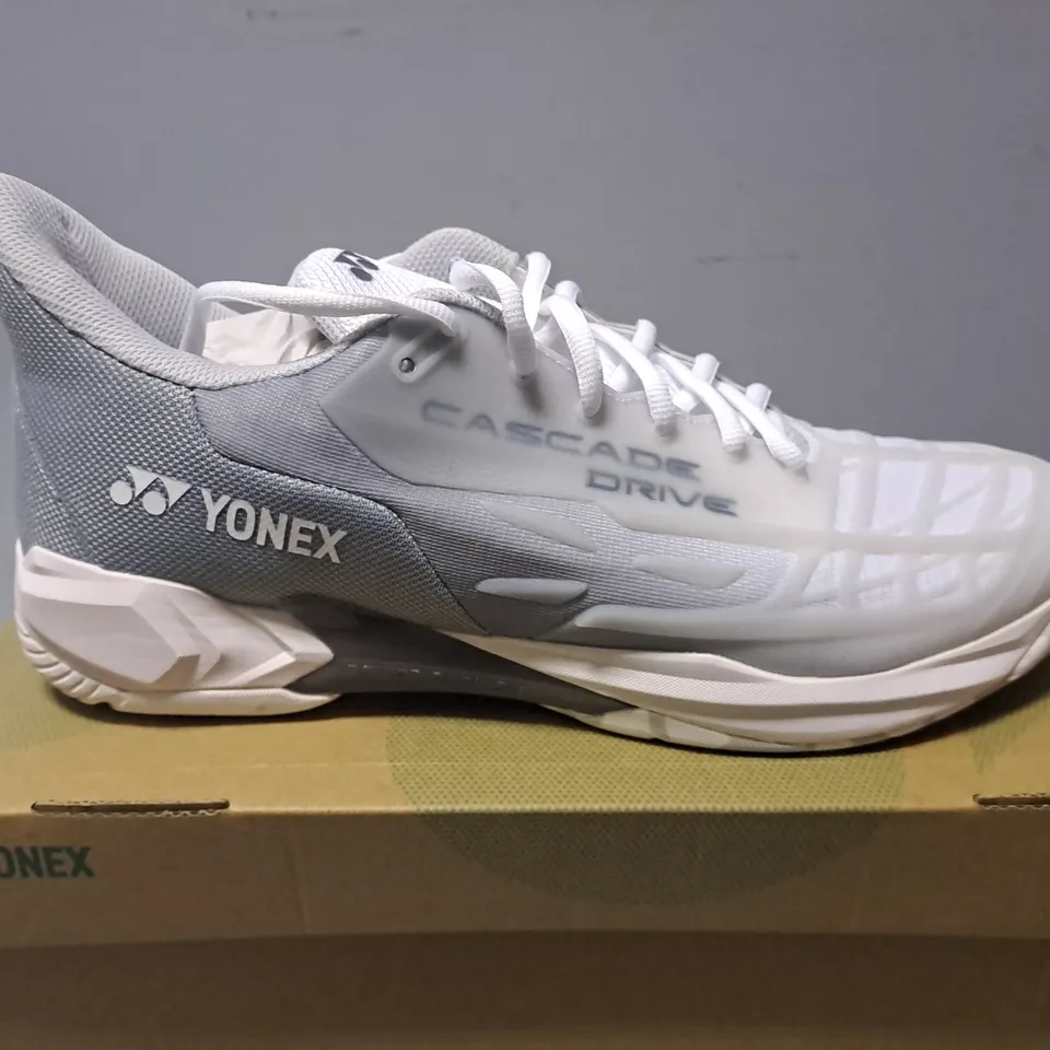 BOXED YONEX POWER CUSHION CASCADE DRIVE - UK 9.5