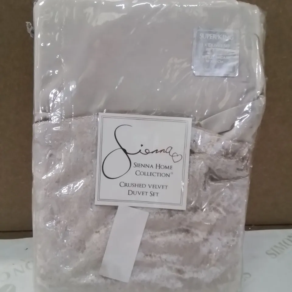 BAGGED SIENNA HOME COLLECTION CRUSHED VELVET SUPER KINGSIZE DUVET COVER SET -SILVER-