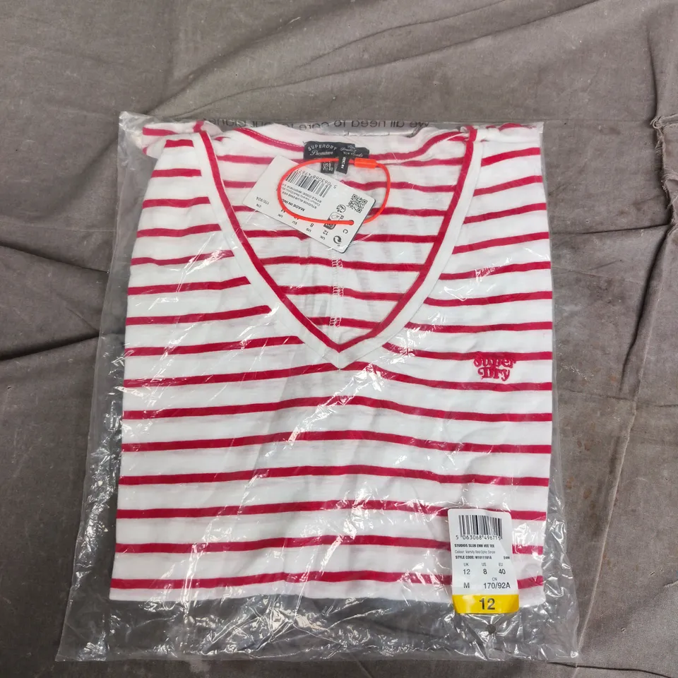 BAGGED SUPERDRY STUDIOS SLUB EMB TEE IN RED/WHITE - UK 12