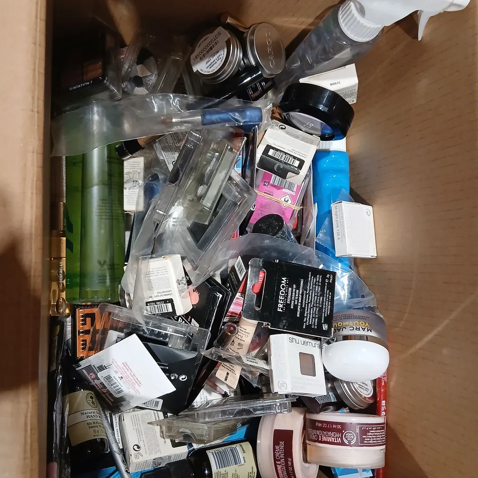 ASSORTED HEALTH & BEAUTY MAKE-UP SET – EYE PALETTE, LIPSTICKS & SKINCARE 