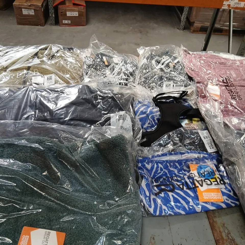 APPROXIMATELY 21 ITEMS OF ASSORTED BRAND NEW REAGATTA/DARE 2 B CLOTHING AND ACCESSORIES