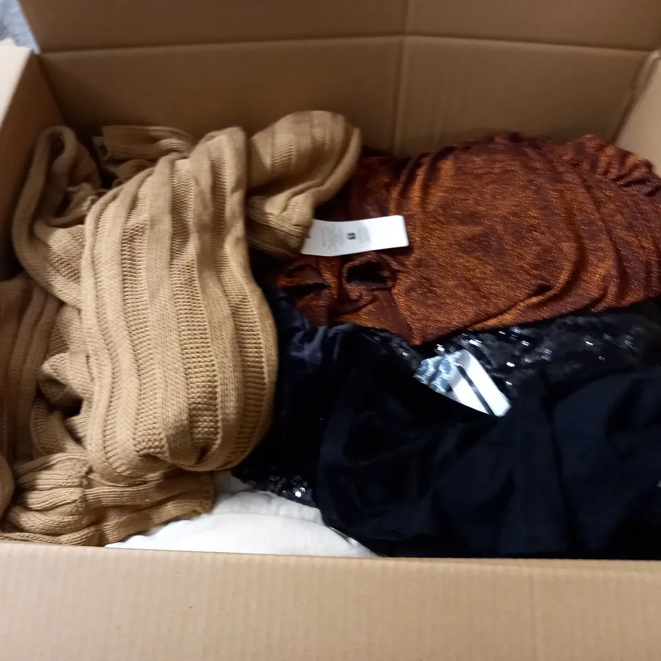 LARGE QUANTITY OF ASSORTED CLOTHING ITEMS TO INCLUDE BOOHOO, M&S AND PAUL & SHARK