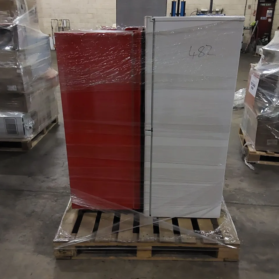 CANDY CSC1365WEN STATIC FREESTANDING FRIDGE FREEZER AND HISENSE RR220D4ARF 52CM FREESTANDING RETRO FRIDGE