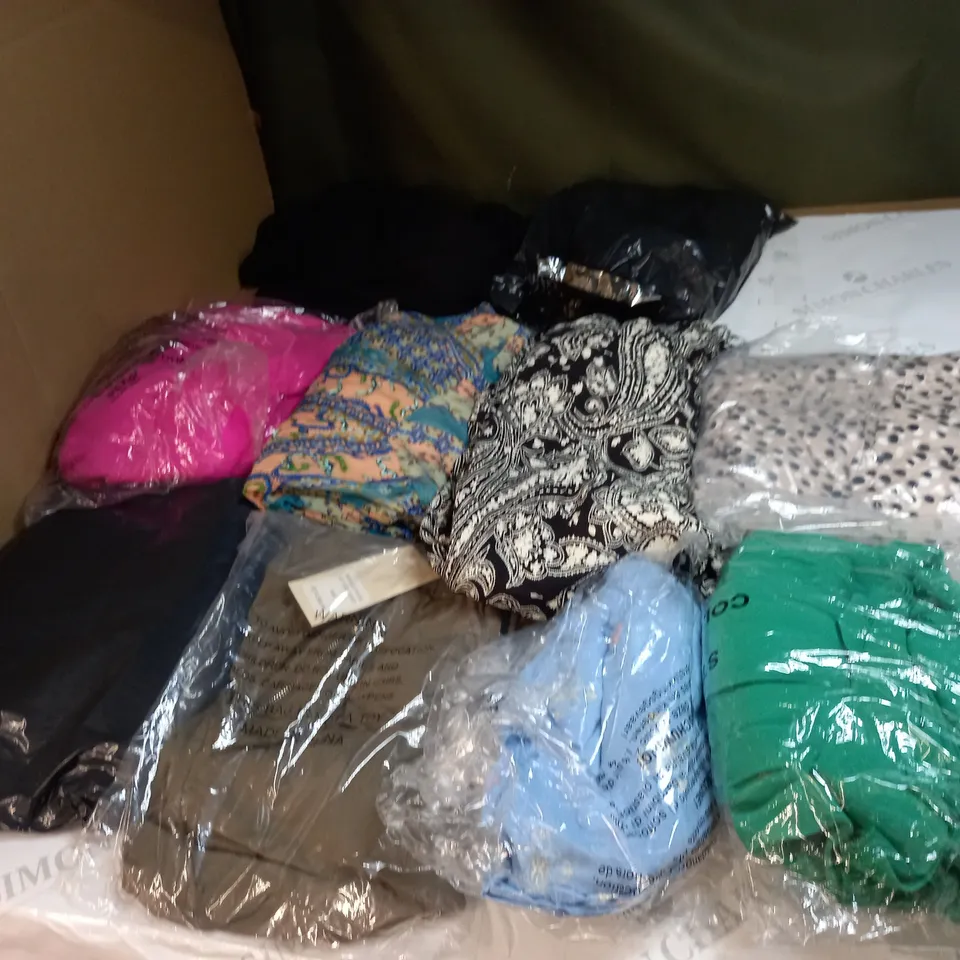 BAG OF APPROX 10 ASSORTED CLOTHING ITEMS TO INCLUDE - MAISON DE NIMES - EMELIA