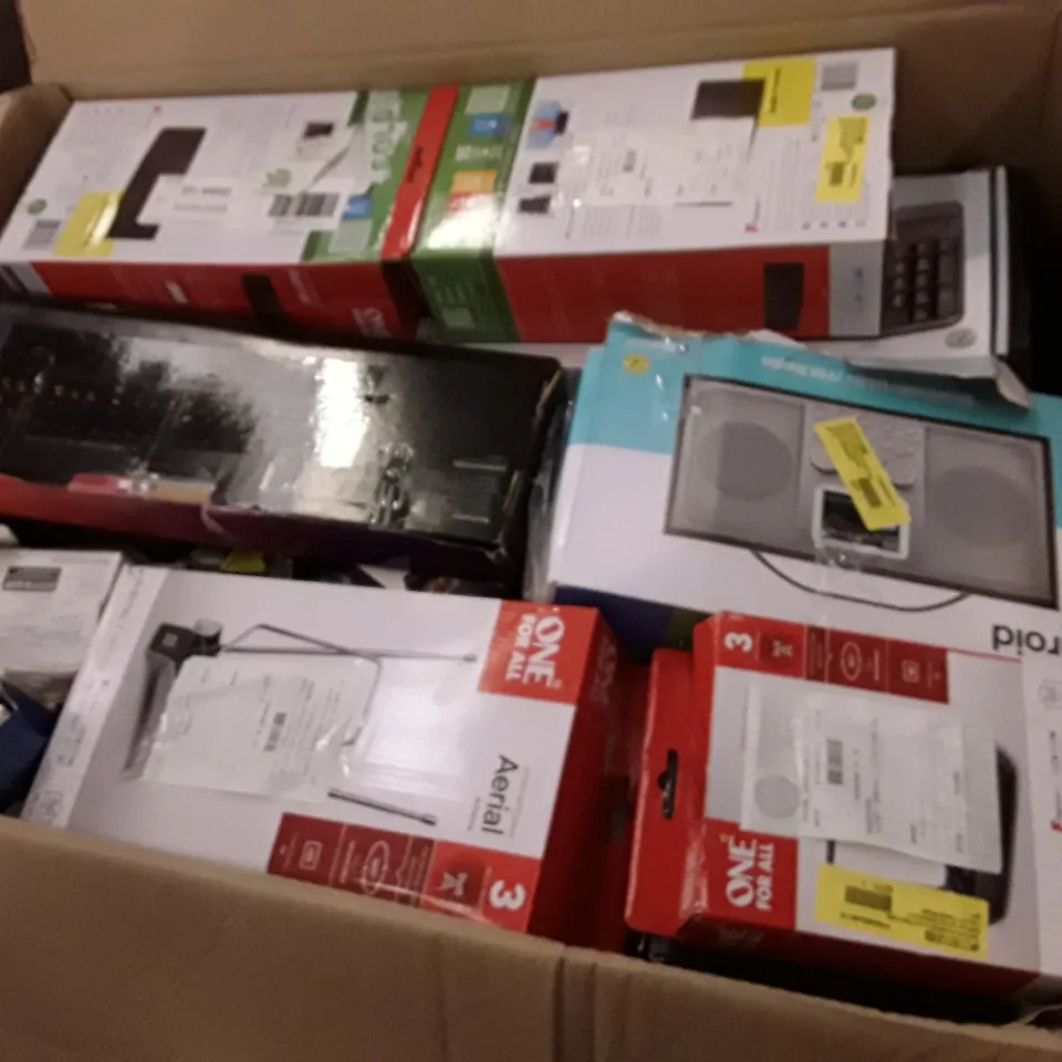 BOX OF ASSORTED ELECTRONIC PRODUCTS INCLUDING KEYBOARD BLUETOOTH RADIO, AERIAL, PORTABLE SPEAKER, HEADPHONES