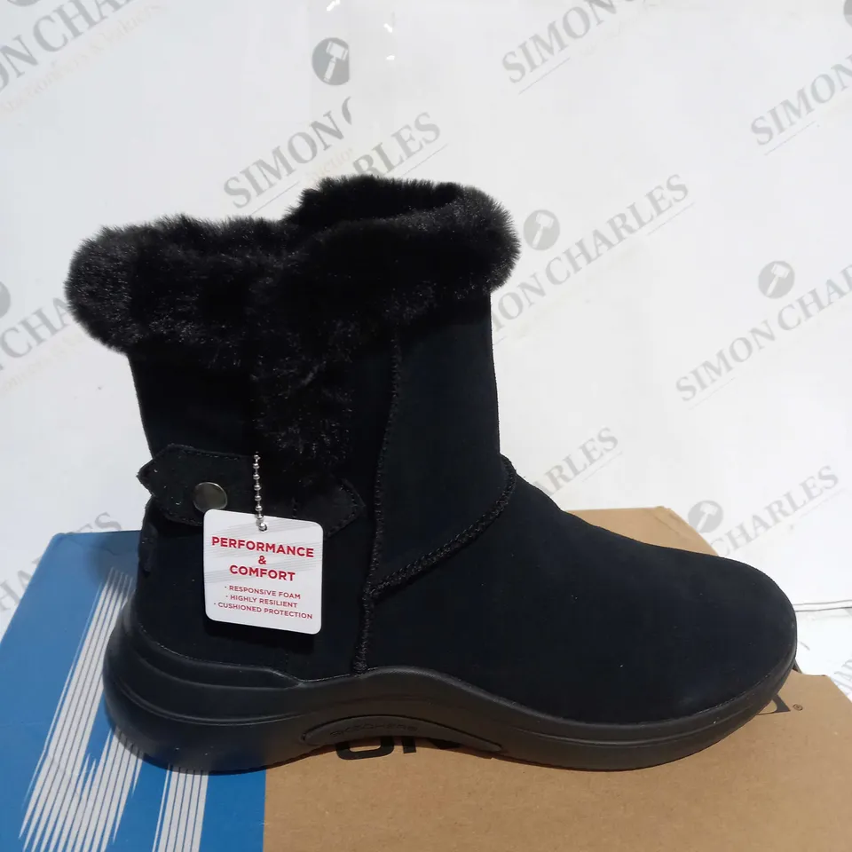 BOXED SKECHERS ON-THE-GO MIDTOWN CHILL BABY BOOTS, BLACK - SIZE 5 .5