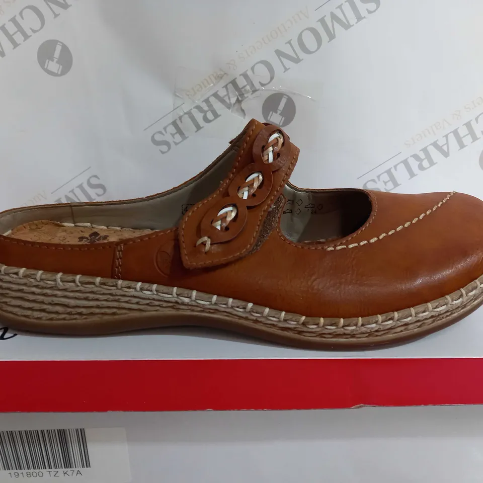 BOXED PAIR OF RIEKER MULE SANDALS IN TAN - SIZE 7.5
