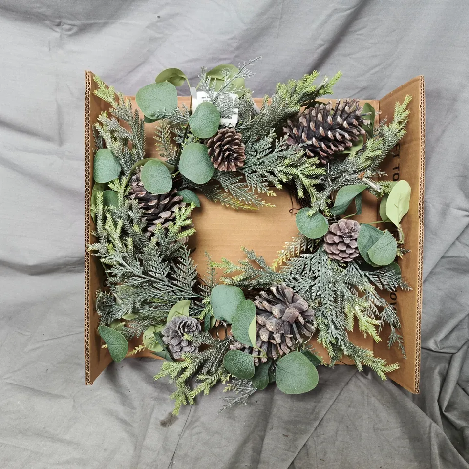45 CM PRE-LIT PINECONES CHRISTMAS WREATH