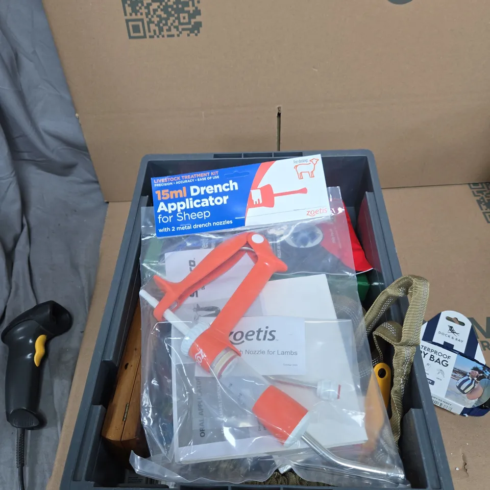 TOTE OF APPROXIMATELY 15 ASSORTED ITEMS TO INCLUDE: DOCK AND BAY DRY BAG