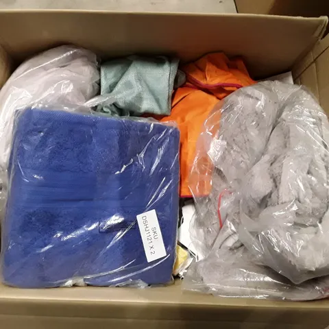 BOX CONTAINING ASSORTED TEXTILE PRODUCTS INCLUDING TOWELS, CUSHION COVERS & THROW BKANKETS