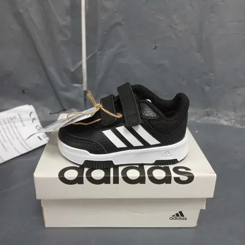 BOXED ADIDAS INFANTS TRAINERS SIZE 3