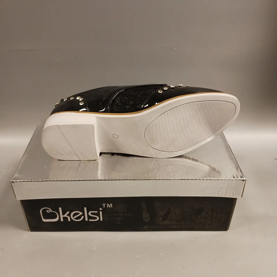 BOXED PAIR OF KELSI LACED SEQUINED SHOES IN BLACK - 3