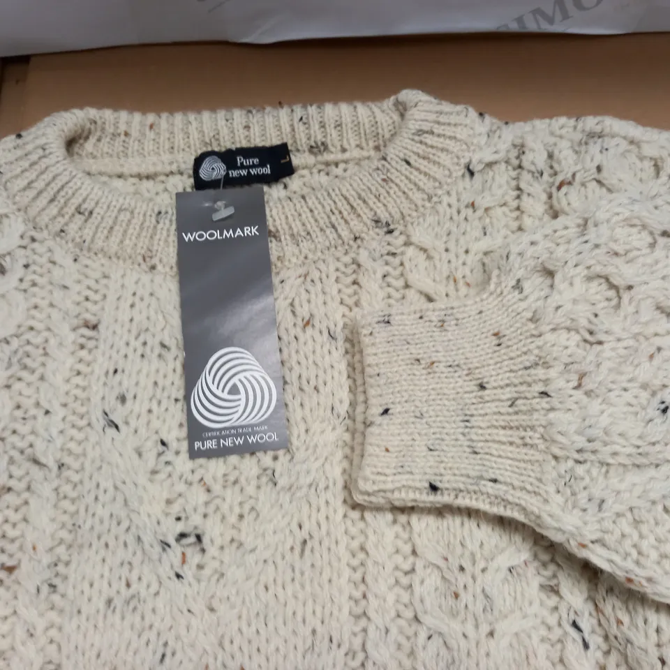 LOT OF 10 AS NEW PURE NEW WOOL KNITTED CREW JUMPERS IN ECRU - ALL L
