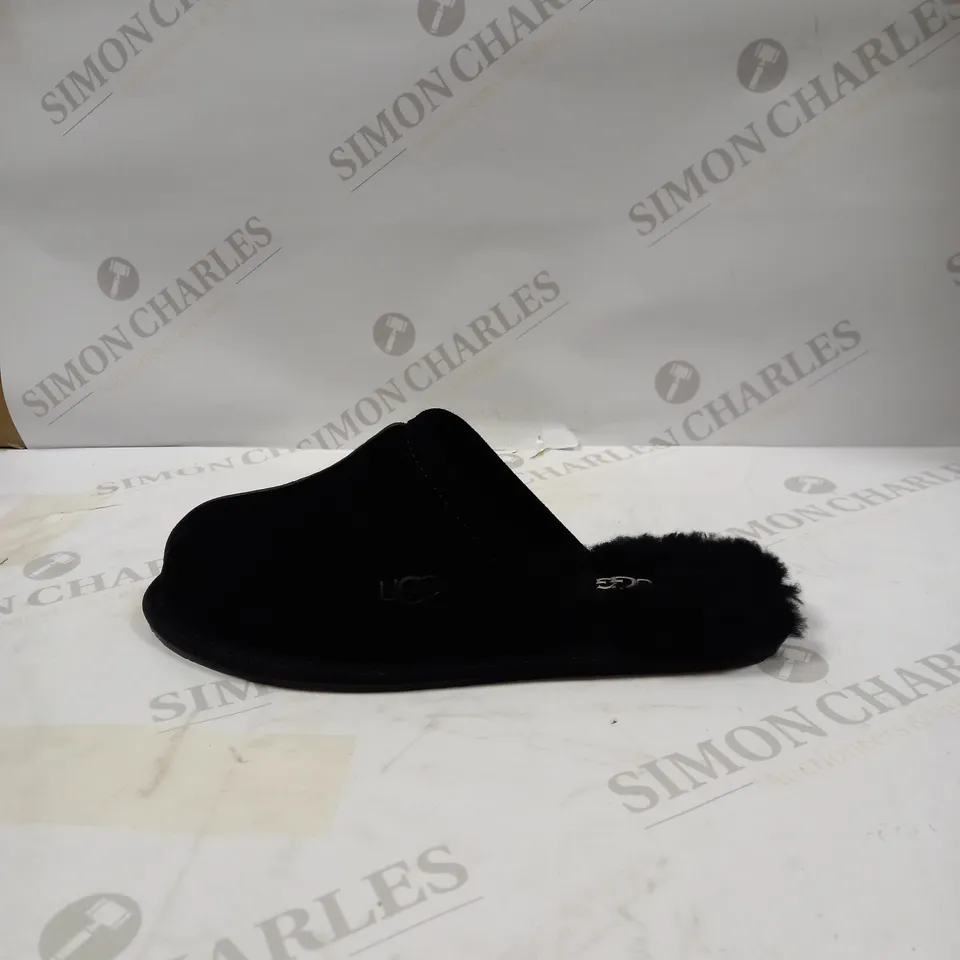 IN THE STYLE OF UGGS SCUFFETTE SLIPPER SHOE, FAUX FUR, BLACK, UK SIZE 5