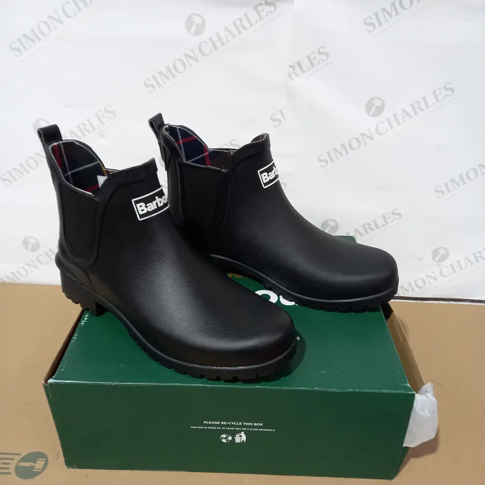 BOXED PAIR OF BARBOUR BLACK BOOTS SIZE6