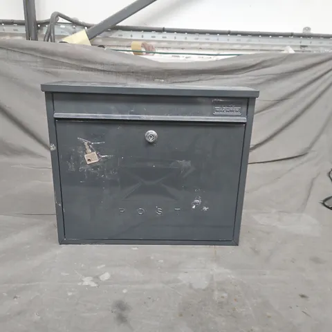 GREY METAL POST BOX WITH LOCK/KEY