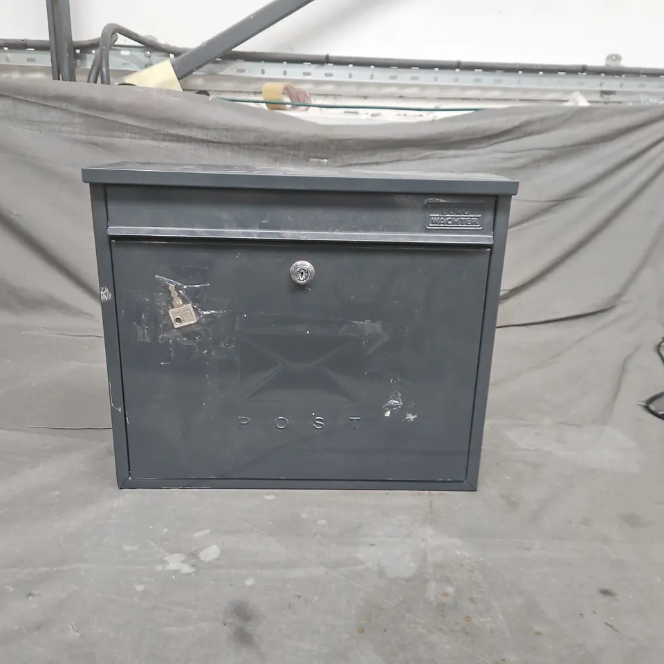 GREY METAL POST BOX WITH LOCK/KEY