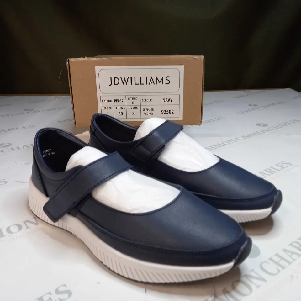 JD WILLIAMS VELCRO SHOE IN NAVY SZE 6
