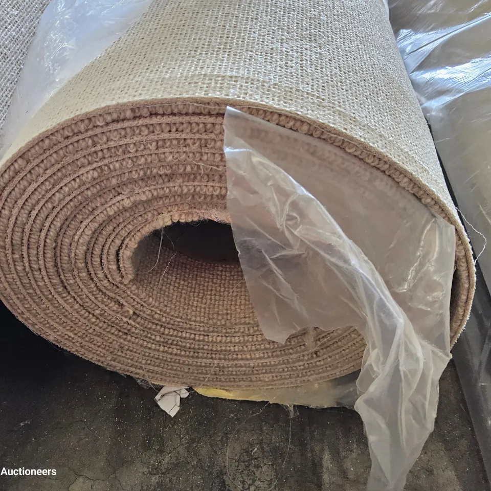 ROLL OF QUALITY TUDOR CO-ORDINATES ANTIQUE LACE CARPET APPROXIMATELY 4M × 4.25