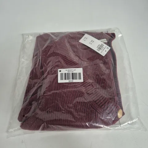 BAGGED ABERCROMBIE & FITCH V-NECK SWEATER VEST IN RED WINE - MEDIUM
