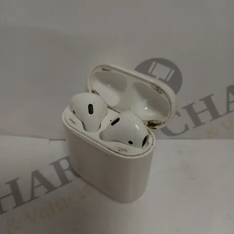 DESIGNER TRUE WIRELESS BLUETOOTH EARPHONES IN WHITE WITH CHARGING CASE